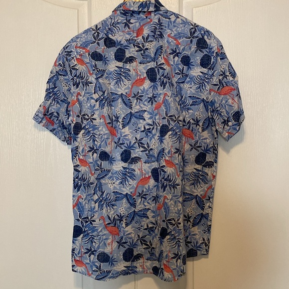 IZOD Saltwater Short Sleeve Shirt Button Up Relaxed Fit Blue Pink Flamingos - Picture 6 of 6